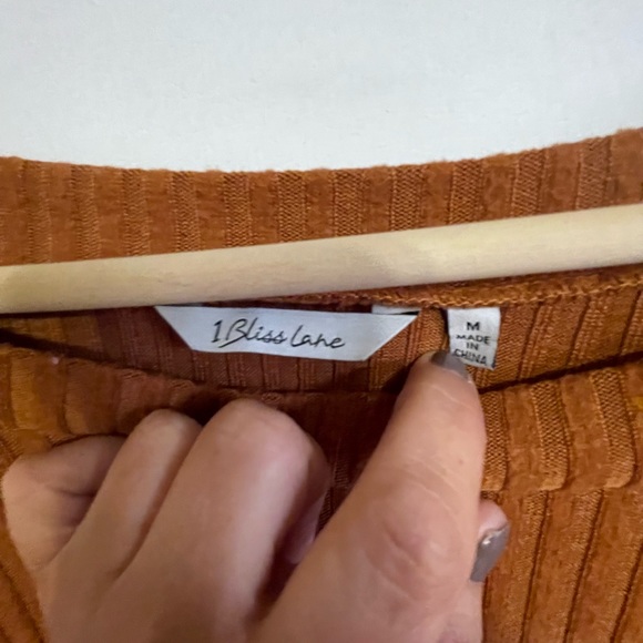 1 bliss lane Women’s size M sweater 🤩😍 - Picture 3 of 4